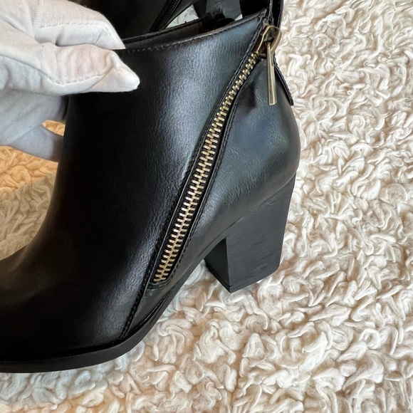 Super cute ankle booties brand new never worn! 💗 - Picture 7 of 10